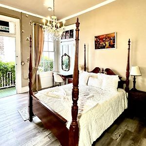 Deluxe Queen Room 1