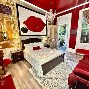 Deluxe Queen Room 5